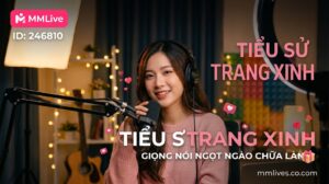 Ảnh đại diện tiểu sử idol Trang Xinh trên ứng dụng MMLive ID 246810. Nữ streamer đang mỉm cười ấm áp, đeo tai nghe và trò chuyện qua micro trong không gian phòng live thư giãn. Trên ảnh có các dòng chữ nổi bật: Tiểu sử Trang Xinh, Giọng nói ngọt ngào chữa lành cùng tên miền mmlive8.jp.net.